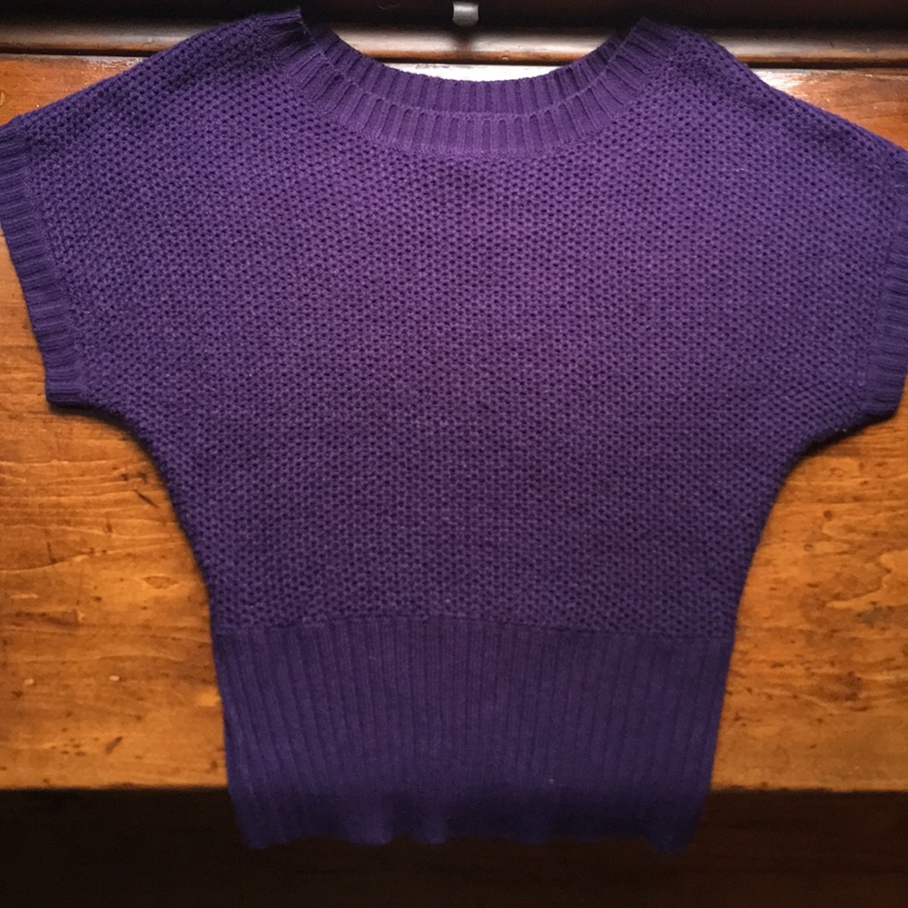 Short sleeve sweater